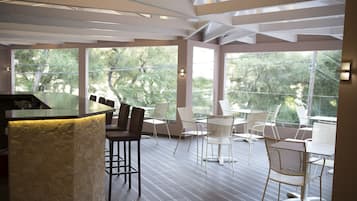 Daily buffet breakfast (EUR 15 per person)