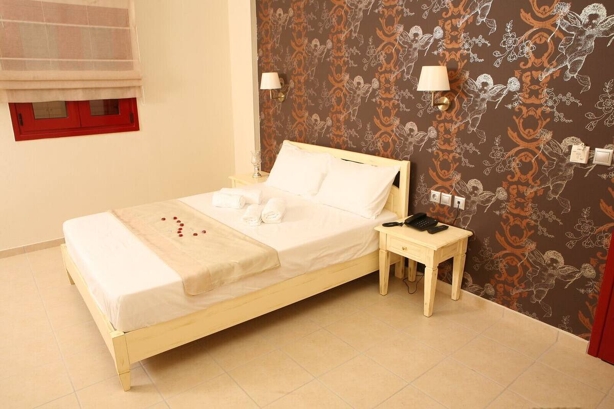 Deluxe Double or Twin Room | Premium bedding, minibar, in-room safe, desk