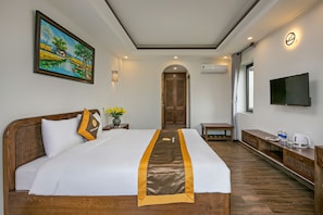 Deluxe Room | Premium bedding, minibar, desk, laptop workspace