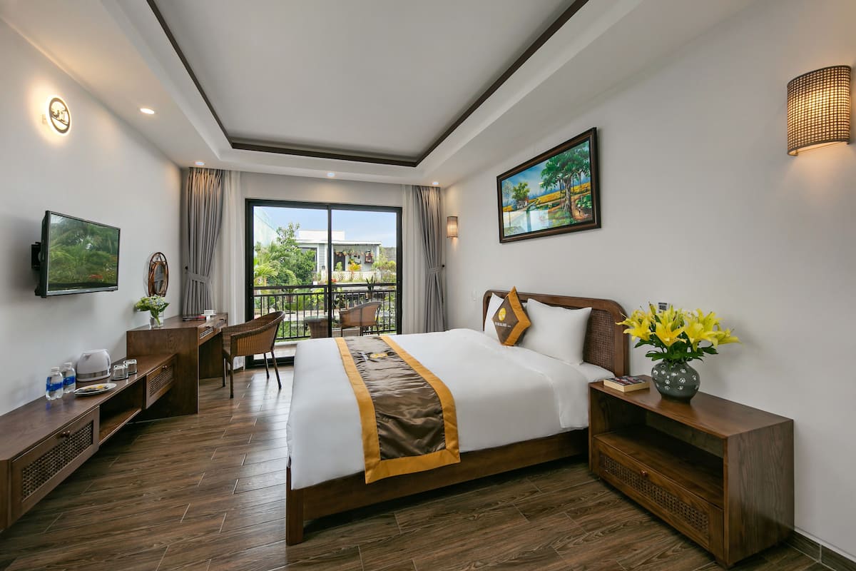 Deluxe Room | 1 bedroom, premium bedding, minibar, desk