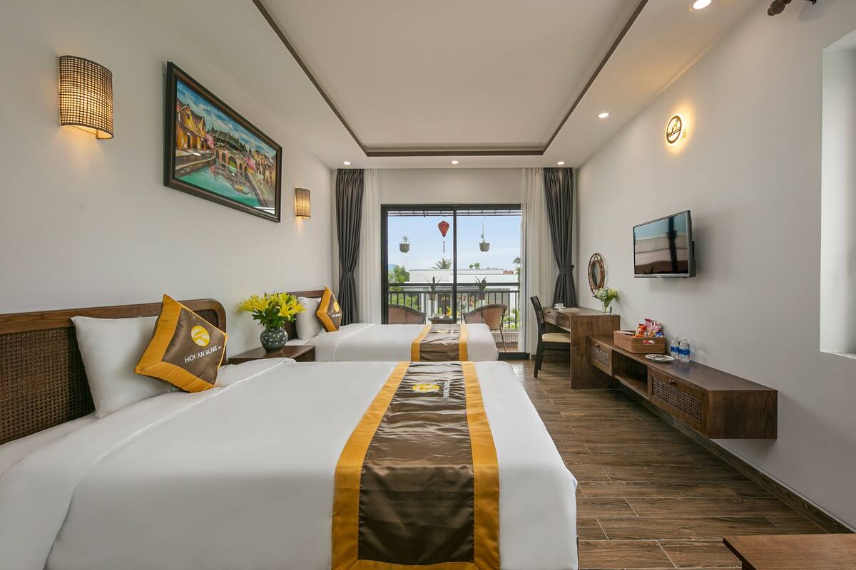 Family Room | Premium bedding, minibar, desk, laptop workspace
