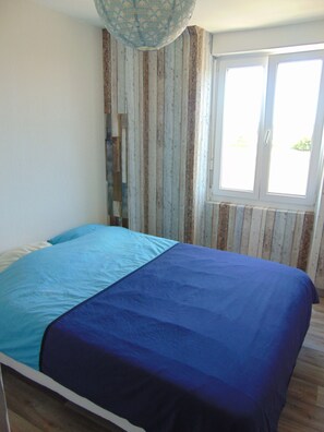 3 عدّة غرف نوم وواي فاي وملاءات أسرّة