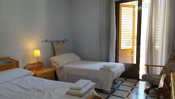 6 bedrooms, iron/ironing board, WiFi, bed sheets