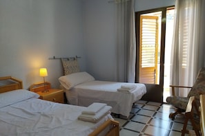 6 habitaciones, tabla de planchar con plancha, wifi y ropa de cama