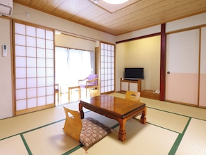 Phòng, không hút thuốc (Japanese Style, 10Tatami mats) | Két bảo mật tại phòng, màn/rèm cản sáng, bộ trải giường 