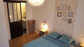 4 bedrooms, iron/ironing board, WiFi