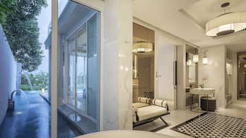 1 habitación y artículos del minibar gratis