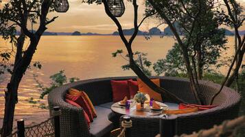 早餐,供應午餐和晚餐