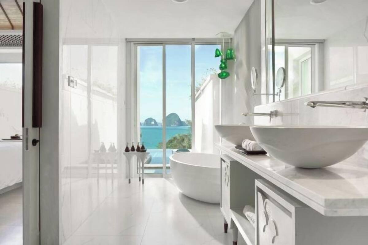 Bathroom | Separate tub and shower, jetted tub, hydromassage showerhead