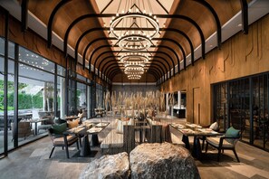 Breakfast, lunch and dinner served - Banyan Tree Krabi (Krabi)