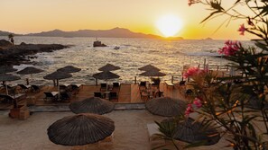 Navette gratuite vers la plage, chaises longues, parasols