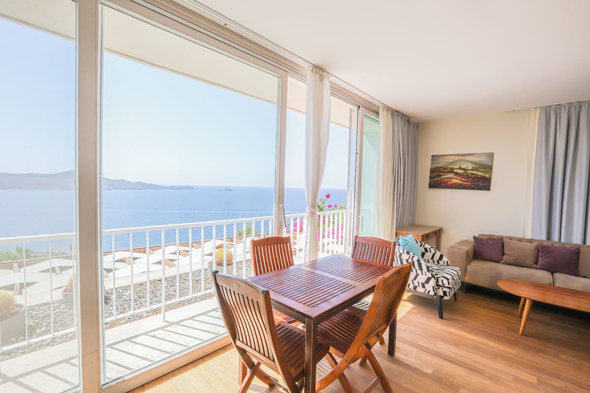 Residence, 2 Yatak Odasi, Deniz Manzarali | In-room dining