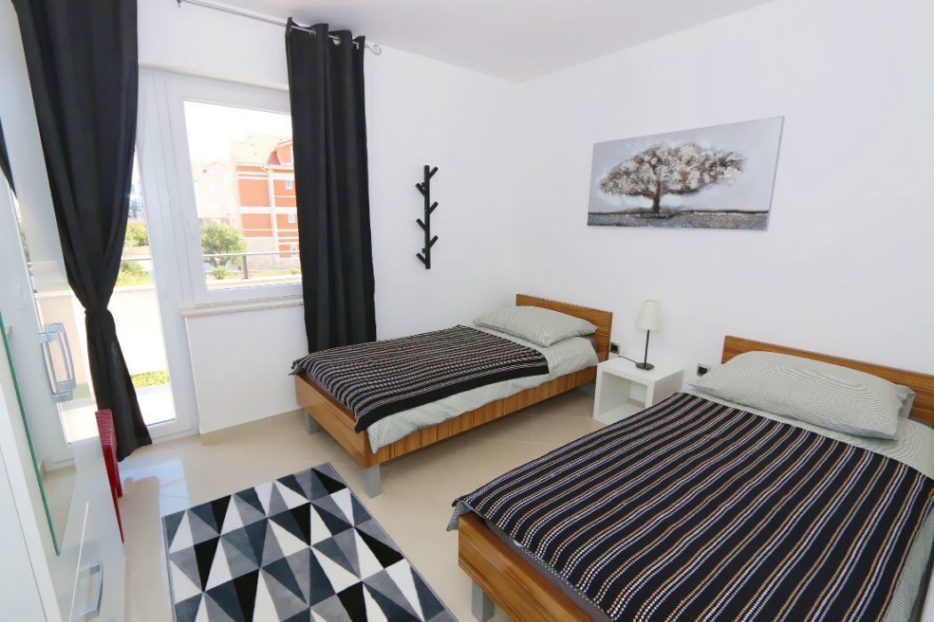 2 Schlafzimmer, Bügeleisen/Bügelbrett