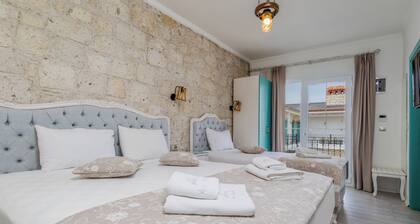 Avlu Alacati Butik Otel