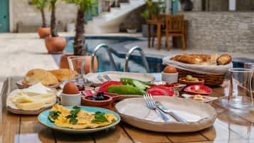 Free daily full breakfast