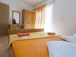 1 bedroom, free WiFi, bed sheets