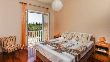 Apartment (Comfort 1-Bedroom Apt with Balcony)