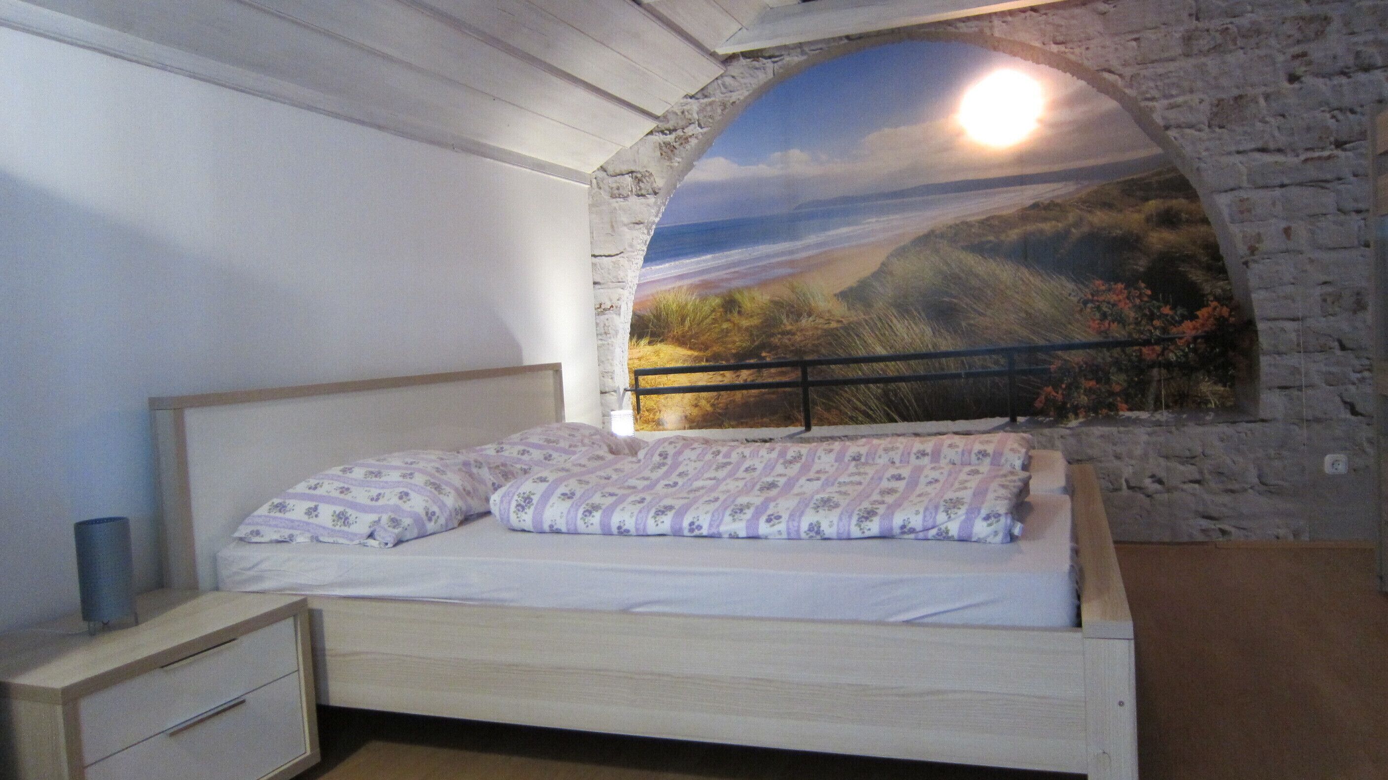 1 bedroom, desk, soundproofing, bed sheets