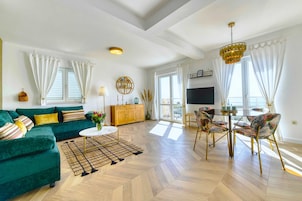 Apartment (Comfort 1 Bedroom Apt with Terrace) | Living room | TV