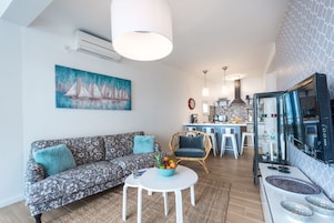 Apartment (2 Bedroom Apt with Terrace - Plat 21) | Living room | TV
