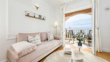 Appartamento (Superior 1 Bedroom Apt with Terrace) | Soggiorno | TV