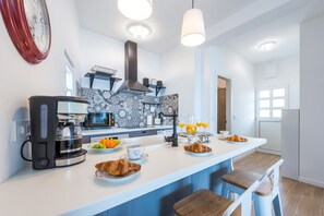 Apartment (2 Bedroom Apt with Terrace - Plat 21) | Ruang makan