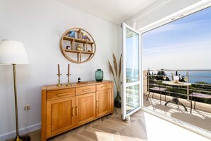 Appartement (Comfort 1 Bedroom Apt with Terrace) | Salle de séjour | Télévision