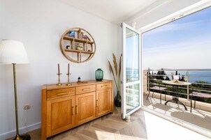 Apartment (Comfort 1 Bedroom Apt with Terrace) | Living room | TV