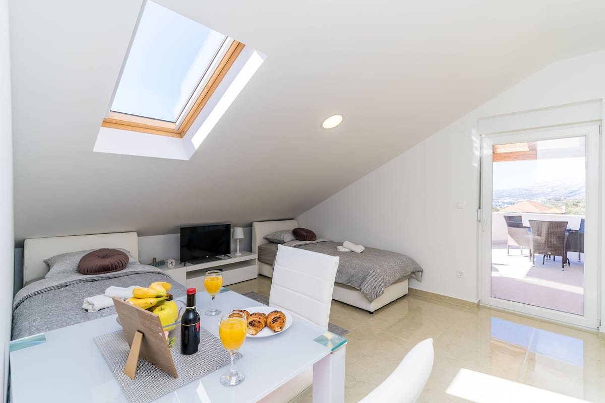 Studio (Comfort Studio w/ Balcony n City View) | Kameruitzicht