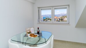 아파트 (One Bedroom Apartment with City View) | 객실에서 보이는 전망