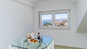 Apartment (One Bedroom Apartment with City View) | View from room