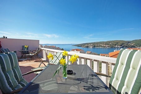 Estudio (Economy Studio with Sea View) | Terraza o patio. Apartments Villa Rose