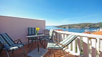Studio (Standard Studio with Sea View) | Terrace/patio