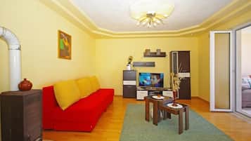 Apartment (2-Bedroom Apt with Terrace n Sea View) | Living room | TV