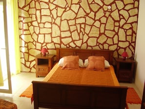 5 bedrooms, free WiFi, bed sheets