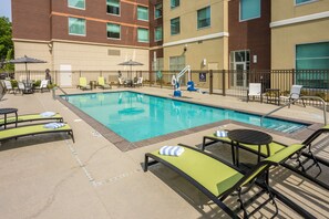 Seasonal outdoor pool - Hilton Garden Inn Memphis East Germantown, TN (Germantown)