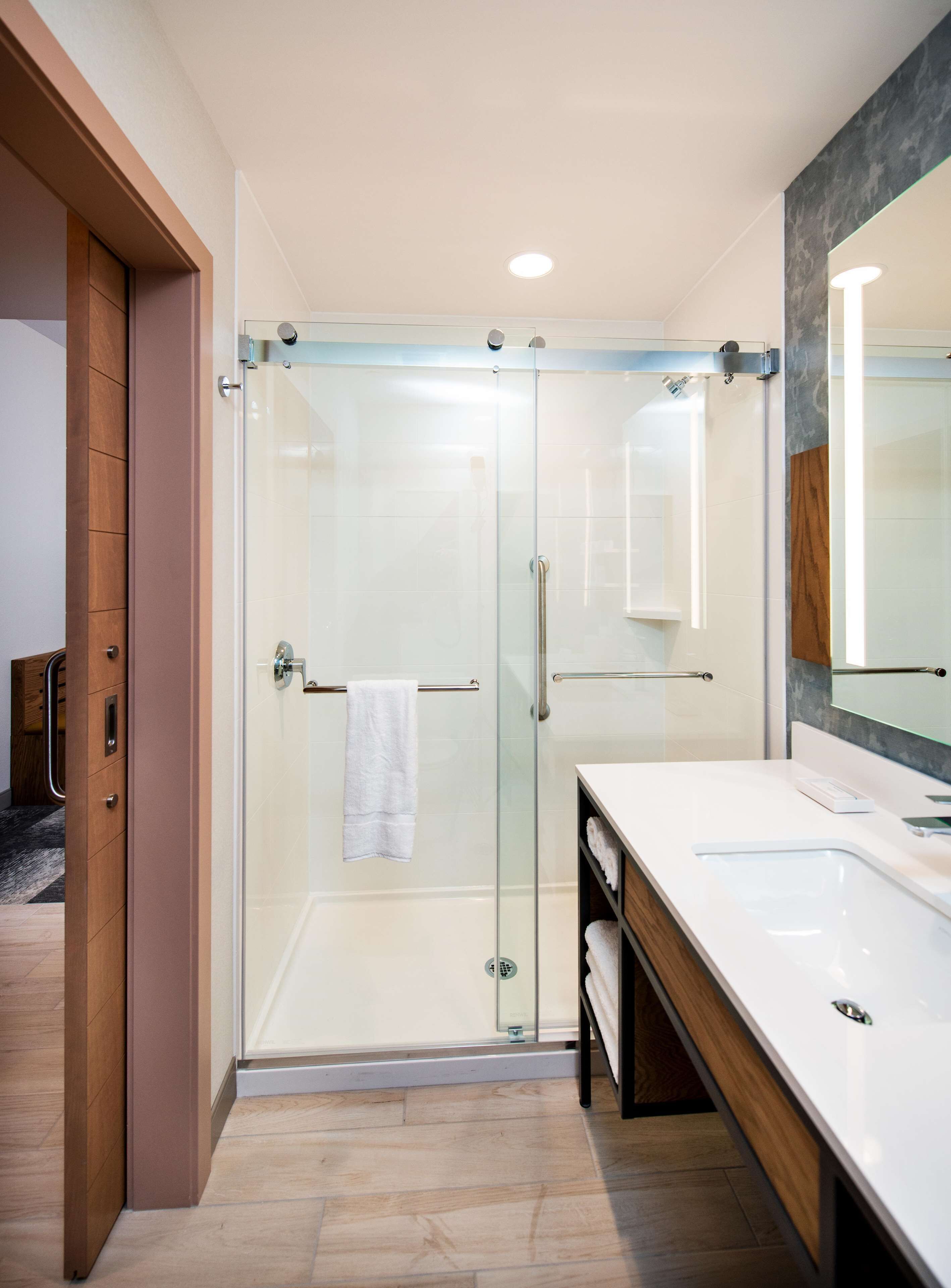 room, 2 queen beds | bathroom shower