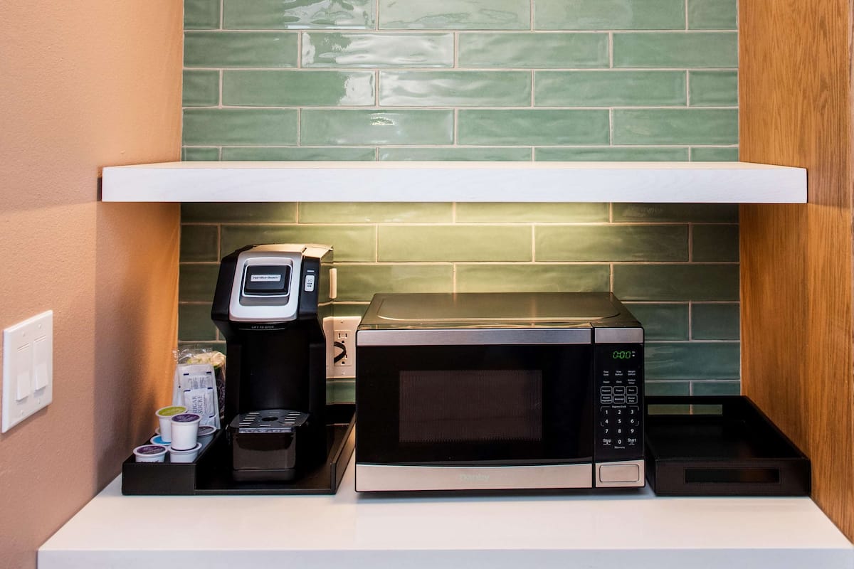 room, 1 king bed, accessible (roll-in shower) | 1 bedroom, in-room safe, desk, free wifi