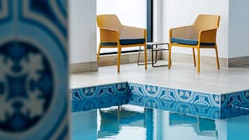 Indoor pool, sun loungers