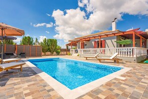 Outdoor pool - Pothos Private Villas (Zakynthos)