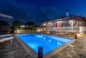 Outdoor pool - Pothos Private Villas (Zakynthos)