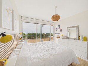 2 bedrooms, iron/ironing board
