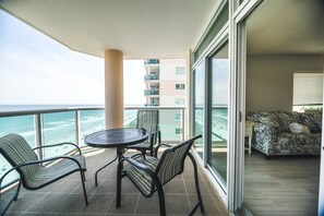 Property grounds - Splendid oceanfront retreat in a family resort + Free Attraction Tickets! (North Myrtle Beach)