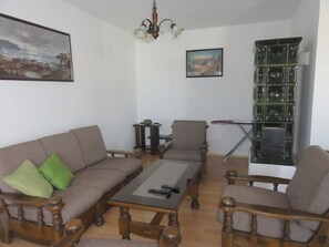 Apartment | Wohnbereich | Fernseher