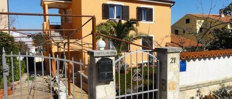 واجهة المنشأة