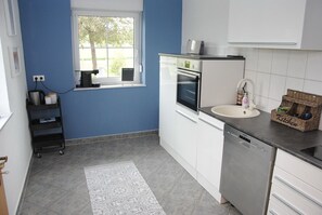 冰箱、微波炉、烤箱、炉灶