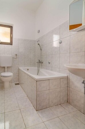 House | Bathroom | Hair dryer, towels - Nicely decorated holiday house Katarina (Fazana)