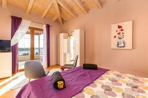 3 habitaciones, tabla de planchar con plancha, wifi y ropa de cama