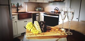 Stuga - 1 sovrum | Eget kök | Kylskåp, mikrovågsugn, ugn och diskmaskin