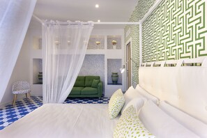 2 bedrooms, down duvets, individually decorated, individually furnished - Luxury&Romantic Apartment with Balcony in Sorrento (Sorrento)
